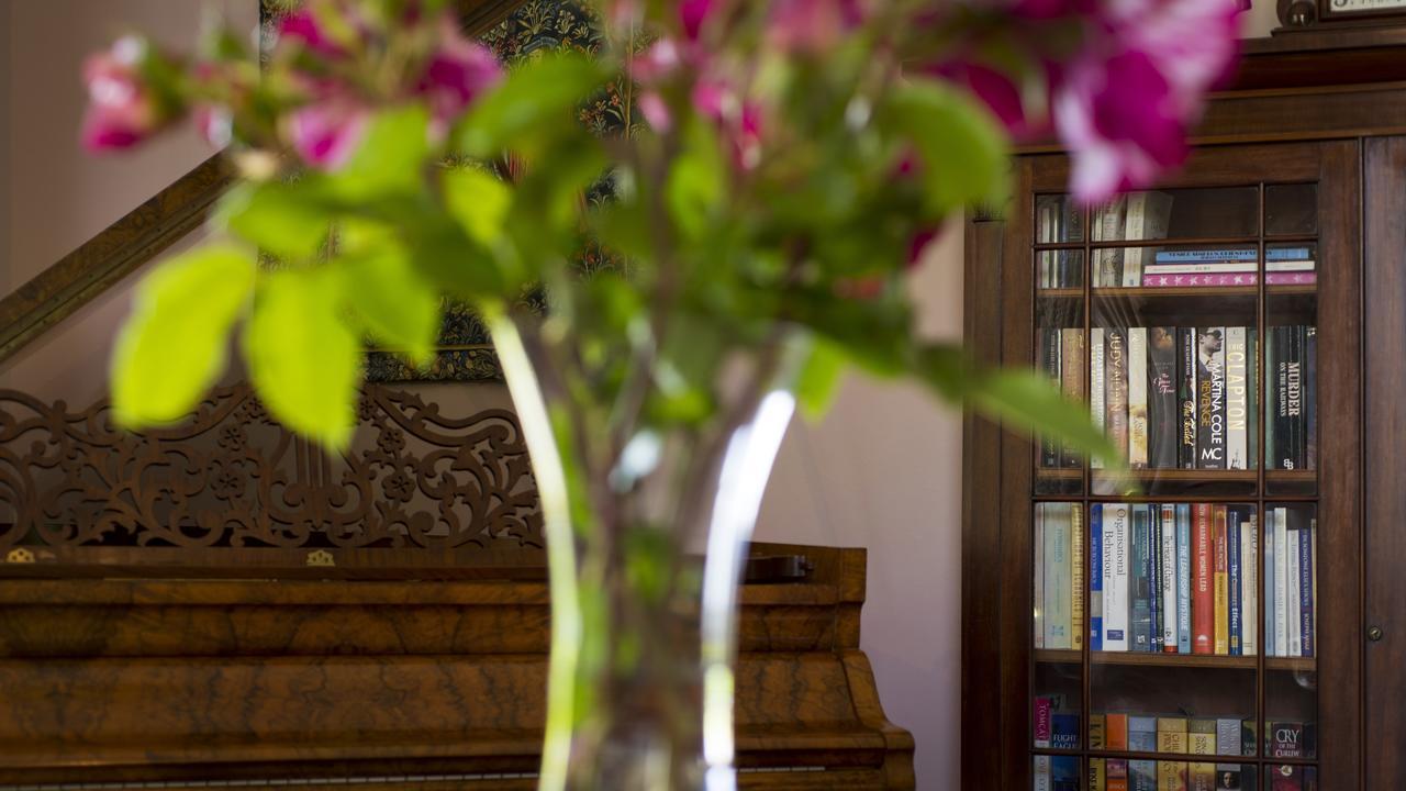 Arcoona Manor Bed & Breakfast Deloraine Ngoại thất bức ảnh